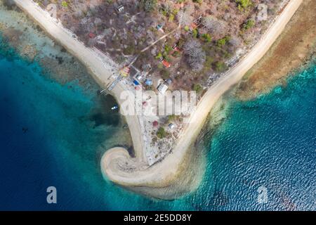 Veduta aerea della spiaggia di Tanjung Pasir, dell'isola di Moyo, Sumbawa, Indonesia Foto Stock