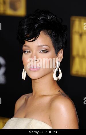 Rihanna arriva per i 2008 American Music Awards che si sono tenuti al Nokia Theatre di Los Angeles, California, USA il 23 novembre 2008. Foto di Lionel Hahn/ABACAPRESS.COM Foto Stock