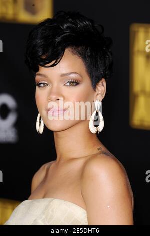 Rihanna arriva per i 2008 American Music Awards che si sono tenuti al Nokia Theatre di Los Angeles, California, USA il 23 novembre 2008. Foto di Lionel Hahn/ABACAPRESS.COM Foto Stock