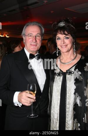 Attori Anny Duperey e Bernard le Coq in occasione del 'Prix Grand Siecle Laurent Perrier', tenutosi al Pavillon d'Armenonville di Parigi, Francia, il 1° dicembre 2008. Foto di Denis Guignenbourg/ABACAPRESS.COM Foto Stock