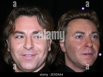 Roberto Alagna svela la sua cera al Musee Grevin di Parigi, Francia, il 9 dicembre 2008. Foto di Denis Guignebourg/ABACAPRESS.COM Foto Stock