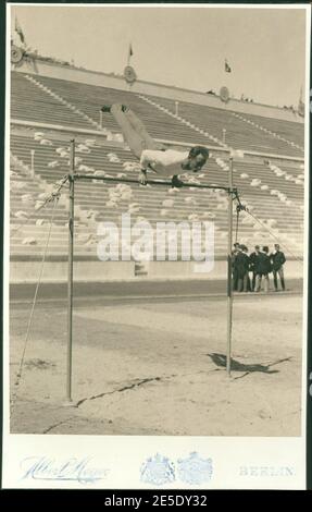 Meyer Albert - Giochi Olimpici, 1896; l'atleta Herman Weingartner, campione orizzontale di bar Foto Stock