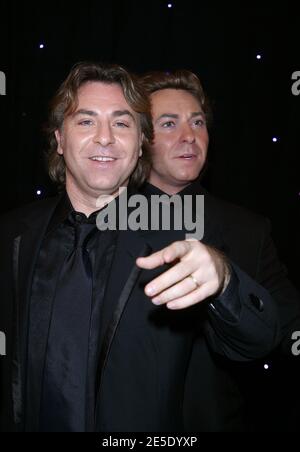 Roberto Alagna svela la sua cera al Musee Grevin di Parigi, Francia, il 9 dicembre 2008. Foto di Denis Guignebourg/ABACAPRESS.COM Foto Stock