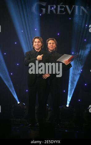 Roberto Alagna svela la sua cera al Musee Grevin di Parigi, Francia, il 9 dicembre 2008. Foto di Denis Guignebourg/ABACAPRESS.COM Foto Stock