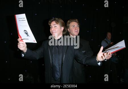 Roberto Alagna svela la sua cera al Musee Grevin di Parigi, Francia, il 9 dicembre 2008. Foto di Denis Guignebourg/ABACAPRESS.COM Foto Stock