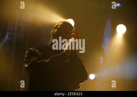 Liam Gallagher, chitarrista/vocale Oasis, suona dal vivo al Madison Square Garden di New York, NY, USA il 17 dicembre 2008. Foto di Aton Pak/ABACAPRESS.COM Foto Stock