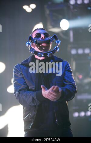 Liam Gallagher, chitarrista/vocale Oasis, suona dal vivo al Madison Square Garden di New York, NY, USA il 17 dicembre 2008. Foto di Aton Pak/ABACAPRESS.COM Foto Stock