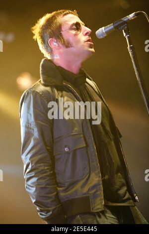 Liam Gallagher, chitarrista/vocale Oasis, suona dal vivo al Madison Square Garden di New York, NY, USA il 17 dicembre 2008. Foto di Aton Pak/ABACAPRESS.COM Foto Stock