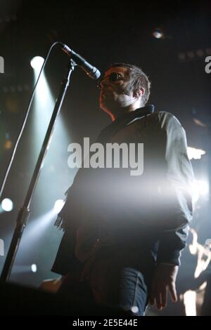 Liam Gallagher, chitarrista/vocale Oasis, suona dal vivo al Madison Square Garden di New York, NY, USA il 17 dicembre 2008. Foto di Aton Pak/ABACAPRESS.COM Foto Stock