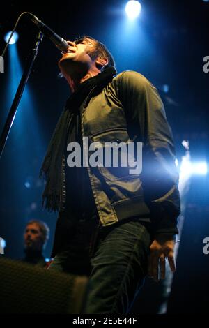 Liam Gallagher, chitarrista/vocale Oasis, suona dal vivo al Madison Square Garden di New York, NY, USA il 17 dicembre 2008. Foto di Aton Pak/ABACAPRESS.COM Foto Stock