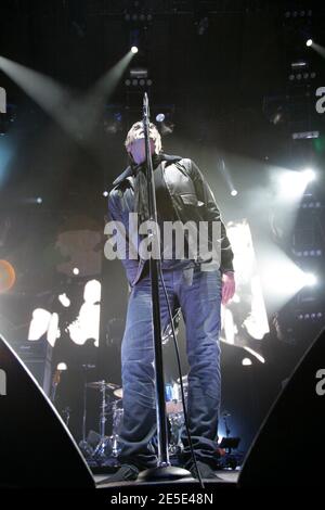 Liam Gallagher, chitarrista/vocale Oasis, suona dal vivo al Madison Square Garden di New York, NY, USA il 17 dicembre 2008. Foto di Aton Pak/ABACAPRESS.COM Foto Stock