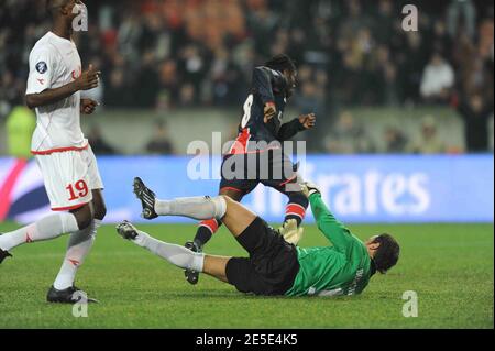 Peguy Luyindula del PSG segna il traguardo della vittoria durante la partita di calcio della Coppa UEFA, PSG vs Twenteat lo stadio Parc de Princes di Parigi, Francia, il 18 dicembre 2008. PSG ha vinto 4-0. Foto di Steeve Mc Maggio/Cameleon/ABACAPRESS.COM Foto Stock