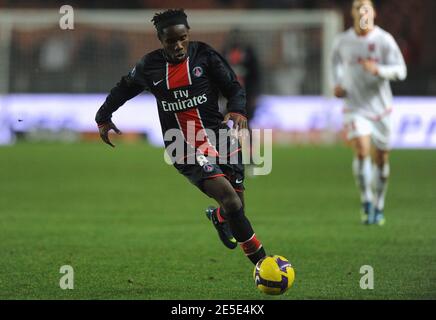 Peguy Luyindula della PSG durante la partita di calcio della Coppa UEFA, PSG vs Twenteat lo stadio Parc de Princes di Parigi, Francia, il 18 dicembre 2008. PSG ha vinto 4-0. Foto di Steeve Mc Maggio/Cameleon/ABACAPRESS.COM Foto Stock