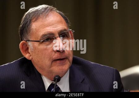 Il senatore degli Stati Uniti John Boozman (repubblicano dell'Arkansas), ascolta Denis McDonough, nominato Segretario degli Affari dei Veterani per il Presidente Joe Biden, durante l'audizione di conferma del Comitato Affari dei Veterani del Senato, su Capitol Hill a Washington, DC mercoledì 27 gennaio 2021. Credit: Leigh Vogel/Pool via CNP /MediaPunch Foto Stock