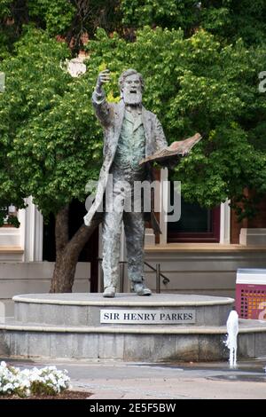 Una statua di Sir Henry Parkes, Premier della colonia del nuovo Galles del Sud, conosciuto come il 'Padre della Federazione', a Parkes, NSW, Australia. Foto Stock