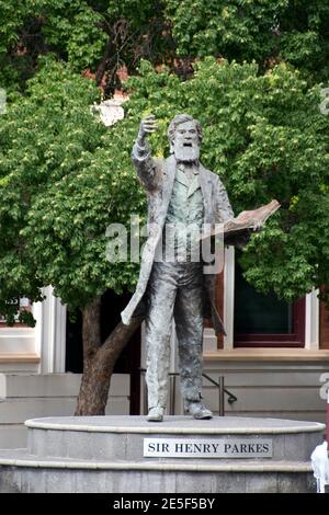 Una statua di Sir Henry Parkes, Premier della colonia del nuovo Galles del Sud, conosciuto come il 'Padre della Federazione', a Parkes, NSW, Australia. Foto Stock