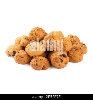 Pila isolata di biscotti al cioccolato sul bianco Foto Stock