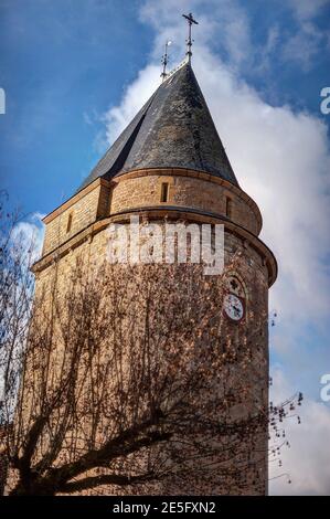 Chiesa fortificata, Sainte Radegondede de Frayssinet-le-Gélat, dipartimento del Lot, Francia Foto Stock