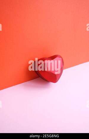 Poster verticale con tema San Valentino. Rosso Foto Stock