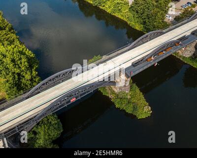 Das Teilstück des Radschnellweg Ruhr (RS1) zwischen dem Mülheimer Hauptbahnhof über den Stadt-Viadukt Mülheim bis zur Ruhrbrücke. Foto Stock