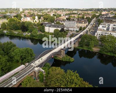 Das Teilstück des Radschnellweg Ruhr (RS1) zwischen dem Mülheimer Hauptbahnhof über den Stadt-Viadukt Mülheim bis zur Ruhrbrücke. Foto Stock