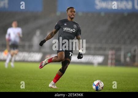 Swansea, Regno Unito. 27 gennaio 2021. Ivan Toney di Brentford in azione. EFL Skybet Championship, Swansea City contro Brentford al Liberty Stadium di Swansea mercoledì 27 gennaio 2021. Questa immagine può essere utilizzata solo per scopi editoriali. Solo per uso editoriale, è richiesta una licenza per uso commerciale. Nessun utilizzo nelle scommesse, nei giochi o nelle pubblicazioni di un singolo club/campionato/giocatore. pic di Andrew Orchard/Andrew Orchard sports photography/Alamy Live news Credit: Andrew Orchard sports photography/Alamy Live News Foto Stock