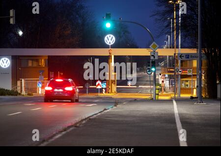 WOLFSBURG, GERMANIA - 27 gennaio 2021: Wolfsburg, bassa Sassonia, Germania - 27 gennaio 2021: Sede della Volkswagen AG a Wolfsburg, Germania Foto Stock