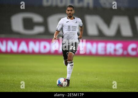 Swansea, Regno Unito. 27 gennaio 2021. Kyle Naughton di Swansea City in action.EFL Skybet Championship match, Swansea City contro Brentford al Liberty Stadium di Swansea mercoledì 27 gennaio 2021. Questa immagine può essere utilizzata solo per scopi editoriali. Solo per uso editoriale, è richiesta una licenza per uso commerciale. Nessun utilizzo nelle scommesse, nei giochi o nelle pubblicazioni di un singolo club/campionato/giocatore. pic di Andrew Orchard/Andrew Orchard sports photography/Alamy Live news Credit: Andrew Orchard sports photography/Alamy Live News Foto Stock