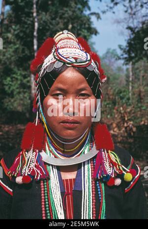 Thailandia. Ritratto di Akha collina tribù donna. Foto Stock