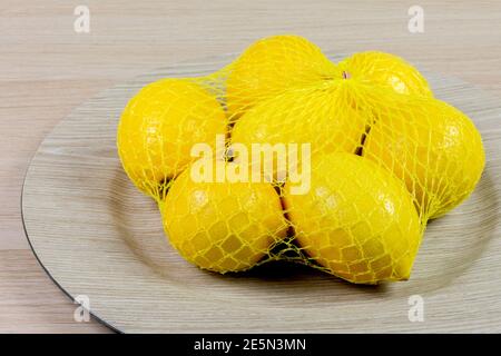 Limoni in una rete Foto Stock