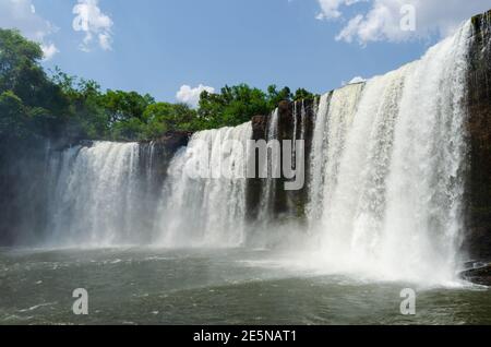 Cascata di São Romão, Parco Nazionale di Chapada das Mesas, Stato di Maranhão, Brasile. Foto Stock