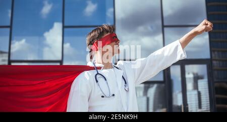 il supereroe responsabile del medico è pronto per un nuovo compito Foto Stock