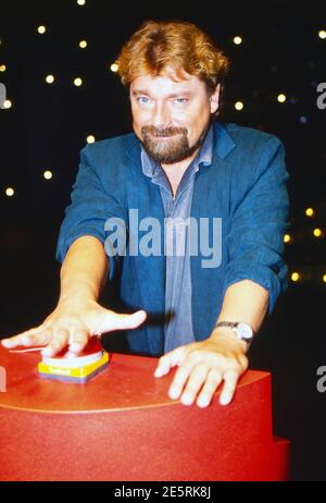 Hast Du Worte, Spielshow, Deutschland 1992, Moderator Jürgen von der Lippe am Buzzer Foto Stock