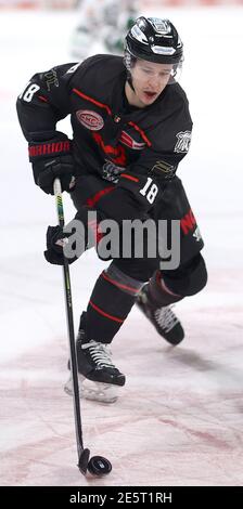 Norimberga, Germania. 26 gennaio 2021. Hockey su ghiaccio: DEL, Nürnberg Ice Tigers - Augsburg Panthers, Main Round, Matchday 12, all'Arena Nürnberger Versicherung. Timo Walther di Norimberga suona il disco. Credit: Daniel Karmann/dpa/Alamy Live News Foto Stock