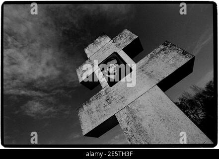 Claude Bonnier, noto anche come "ipotenuse" leader monumento della resistenza a Vibrac, nella Charente Francia sud-occidentale. Wikipedia: Claude Bonnier è un ingegnere aeronautico, combattente della resistenza francese, nato il 4 novembre 1897 a Parigi e morto il 10 febbraio 1944 a Bouscat , nella periferia di Bordeaux per suicidio dopo essere stato tradito alla Gestapo tedesca. Foto Stock