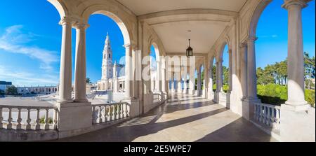 Il Santuario di Fatima in una bella giornata estiva, Portogallo Foto Stock