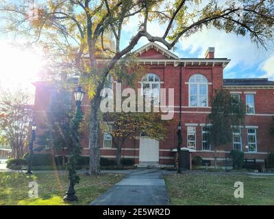 Il Gwinnett Historic Courthouse a Lawrenceville, West Cogan Street nella contea di Gwinnett, Georgia, luogo di noleggio per matrimoni, concerti, conferenze Foto Stock