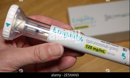Primo piano di Emgality Injection, uno dei quattro farmaci recentemente approvati per la prevenzione dell'emicrania. Editoriale illustrativo preso a Vista, CA USA su Januar Foto Stock