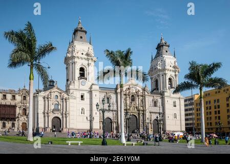 Catedral de Lima, la cattedrale cattolica romana su Plaza Mayor a Lima, Perù. Foto Stock