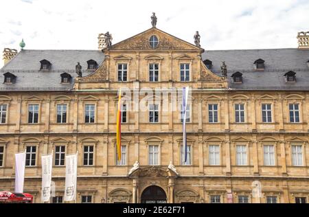 Una facciata storica della Neue Residenz (nuova residenza) a Bamberg in Germania Foto Stock