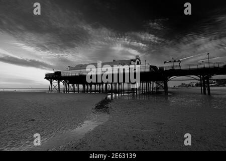 Evening Colors, Cleethorpes Pier, Cleethorpes Town, North East Lincolnshire; Inghilterra; Regno Unito Foto Stock