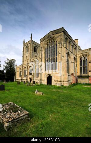 Colori autunnali, la Santa Trinity Collegiate Church, Tattersall Village, Lincolnshire, Inghilterra, Regno Unito Foto Stock