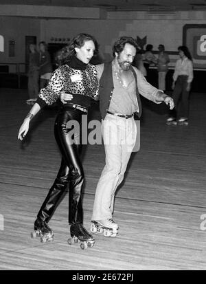 Marisa Berenson disco pattinaggio a flippers in West Hollywood circa 1978 Foto Stock