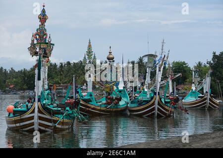 Indonesia Bali Negara - Pantai Pengambengan - pescherecci in legno In stile Bugis Foto Stock