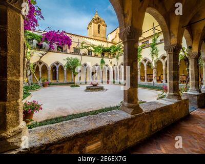 Chiesa di San Francesco d'Assisi a Sorrento, Costiera amalfitana, Italia Foto Stock