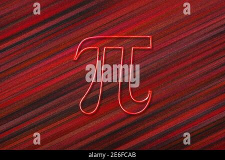 Costante matematica Pi, lettera greca Pi 3.14, simbolo Pi, sfondo rosso Foto Stock