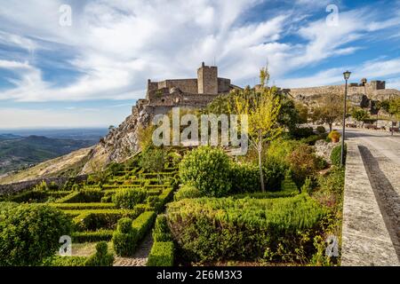 Incredibile castello medievale in cima alla roccia di Marvao, Alentejo, Portogallo Foto Stock