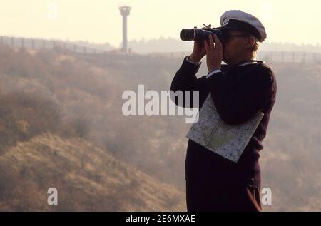 British Frontier Service guida con le forze britanniche sulla cortina di ferro. Il confine tra la Germania orientale e quella occidentale nel 1983 Foto Stock