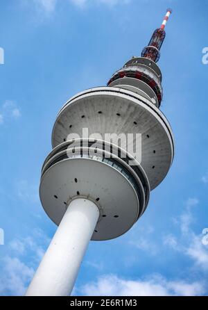 La torre Heinrich Hertz è un punto di riferimento per le telecomunicazioni radio nella città di Amburgo, Germania Foto Stock