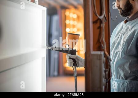 Processo di verniciatura a polvere di prodotti metallici Foto Stock